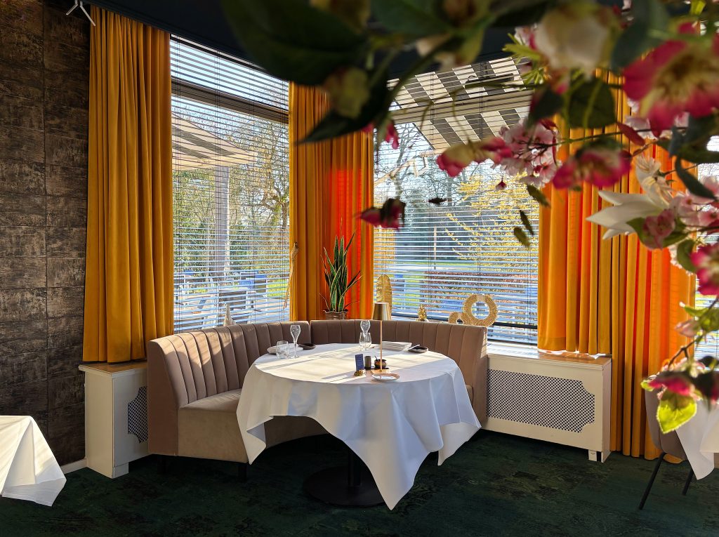 Gastvrouw-bij-Landgoed-Hotel-Restaurant-Carelshaven