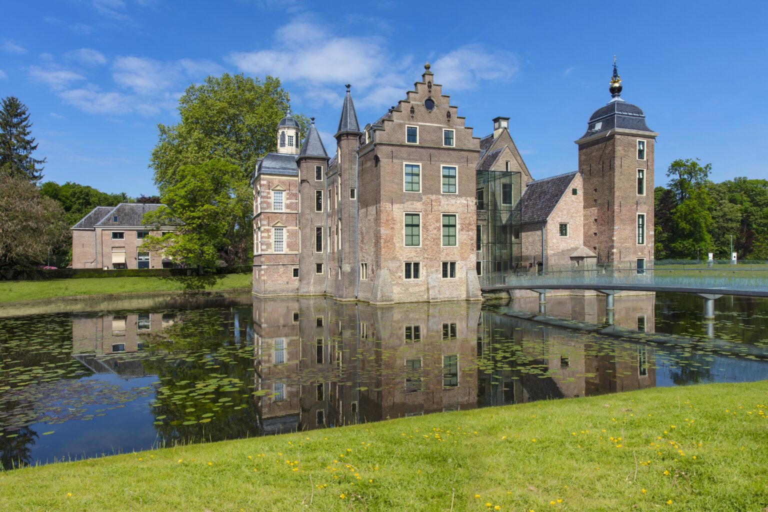 kasteel-ruurlo-brug-glas-groen-museum-restaurant