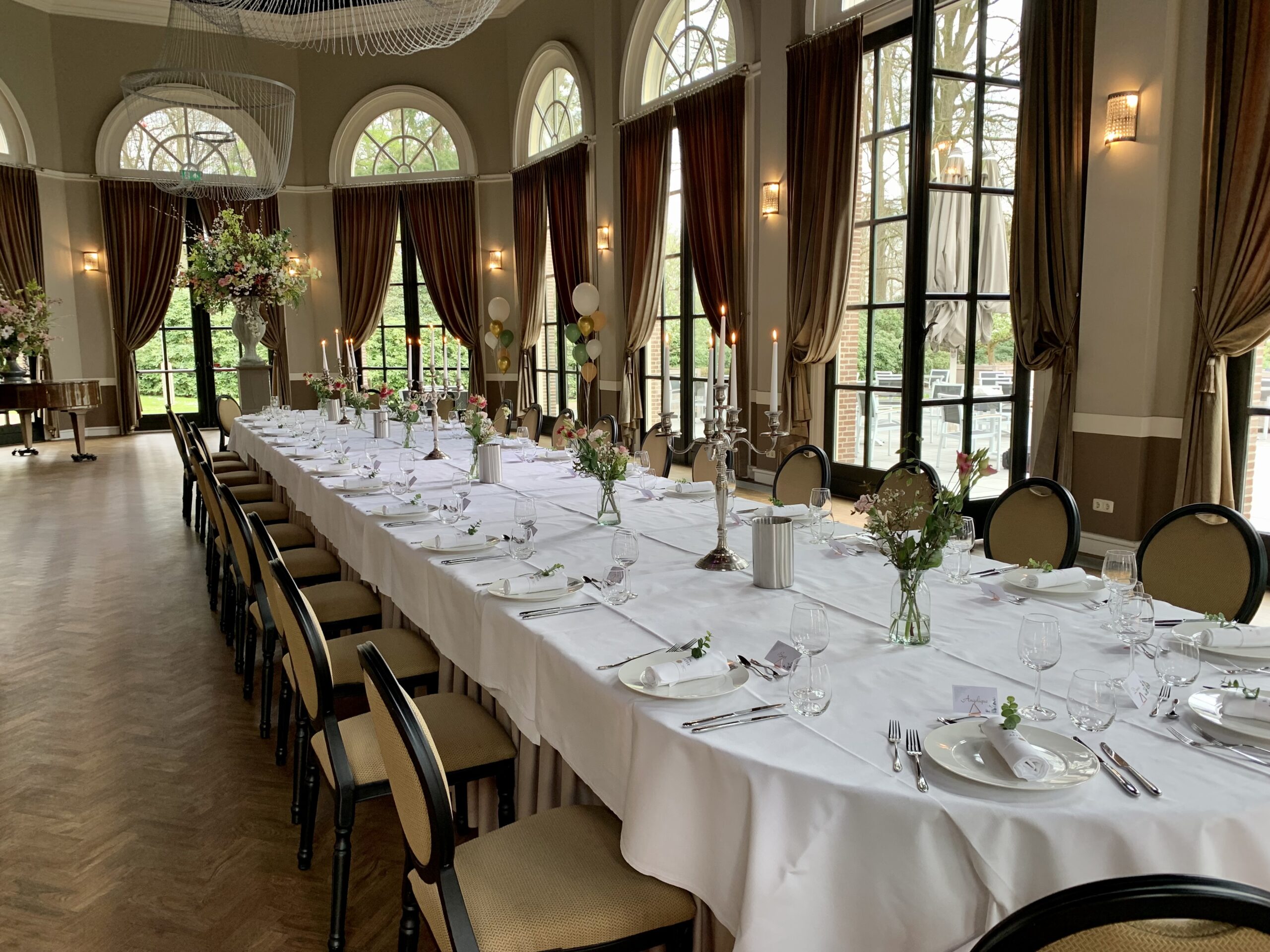 diner-langetafel-oranjerie-groep-gezellig-tafel