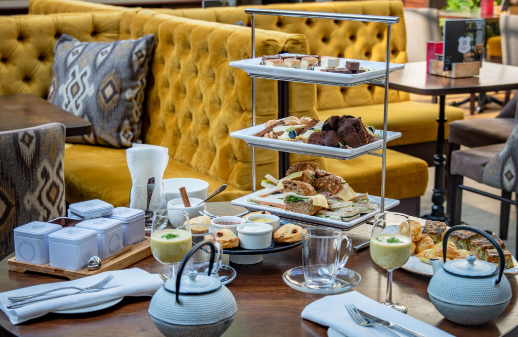 high-tea-thee-zoetigheden-lekker-sfeervol