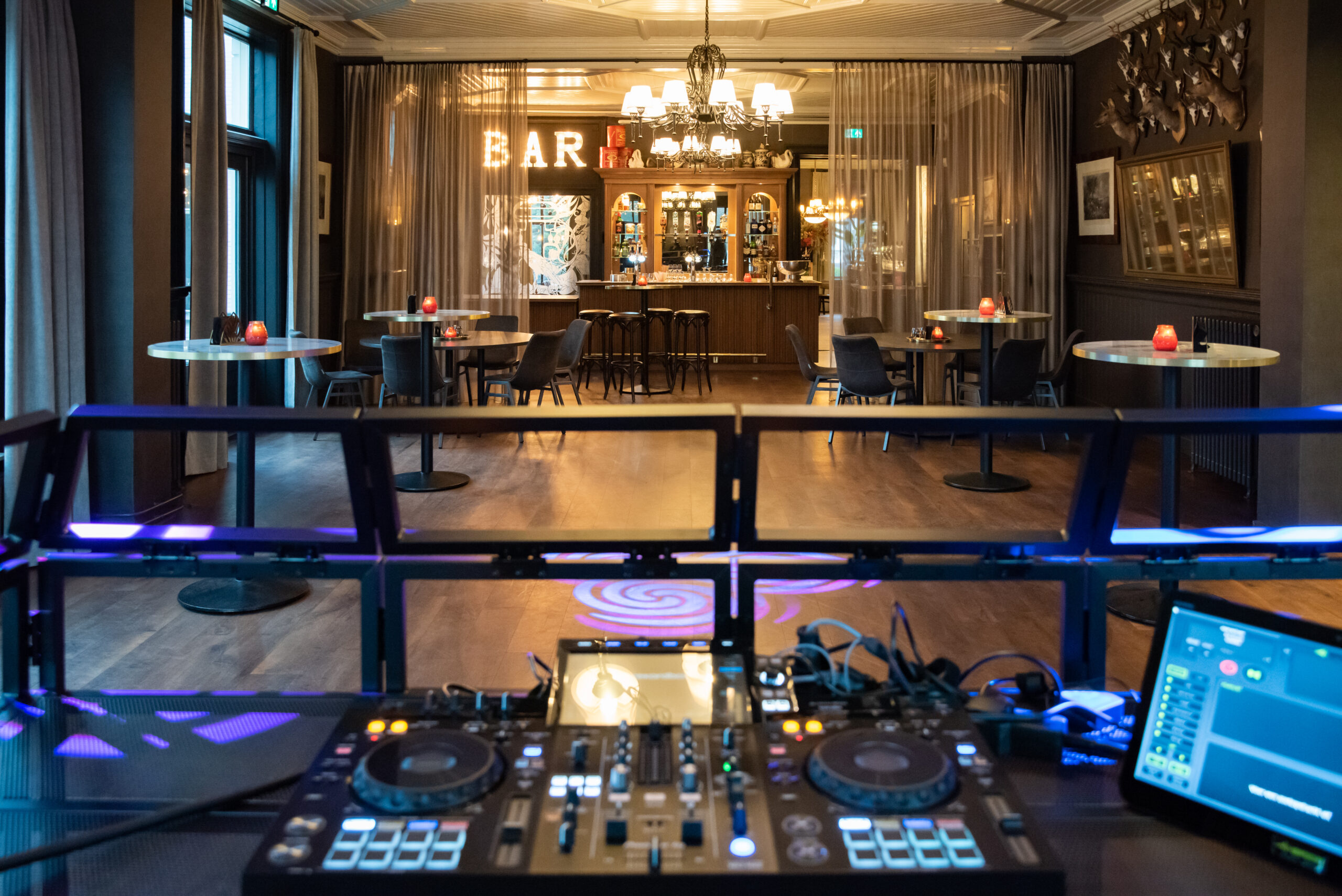 Feestje-DeZwaan-party-verjaardag-jubileum-sfeervol-dj-bar