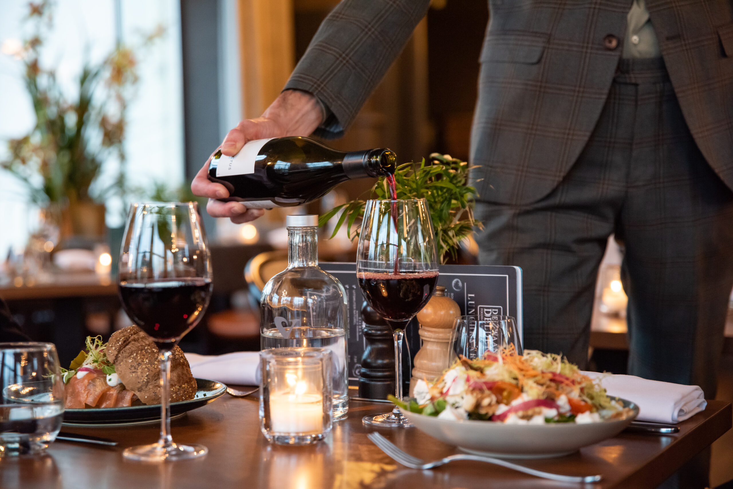 Diner-Delden-DeZwaan-Twente-Brasserie-genieten-wijn-gerechten-rodewijn