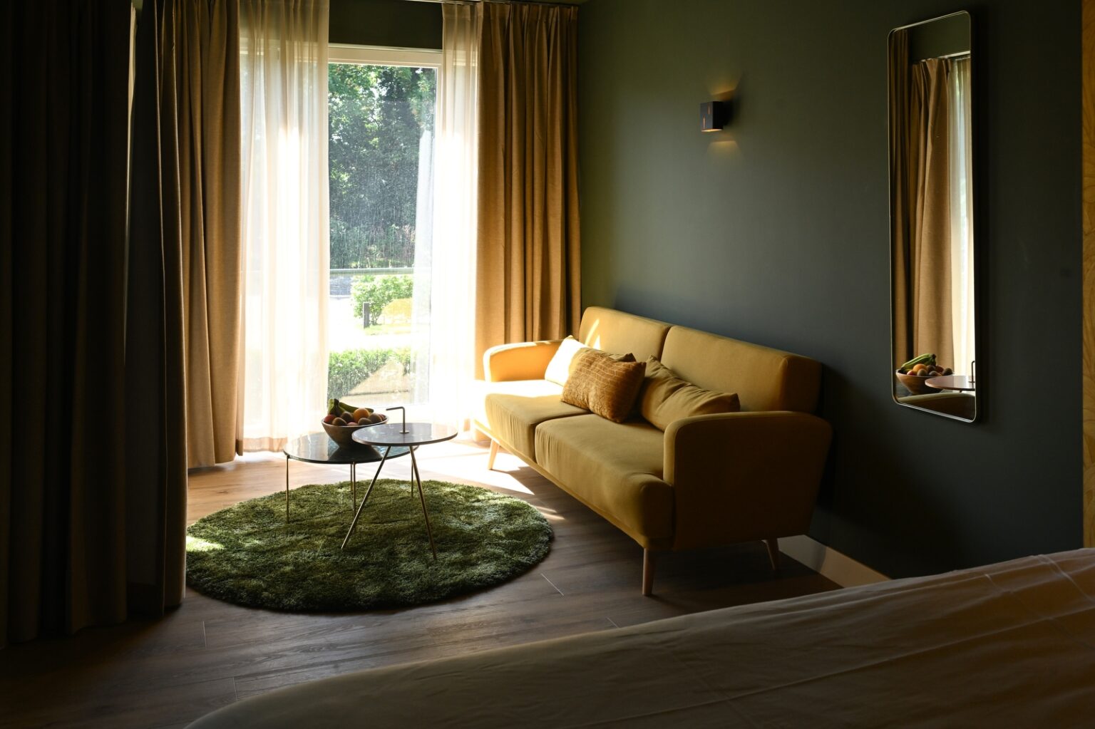 lounge-hotelkamer-woonkamer-bank-gezellig-suite
