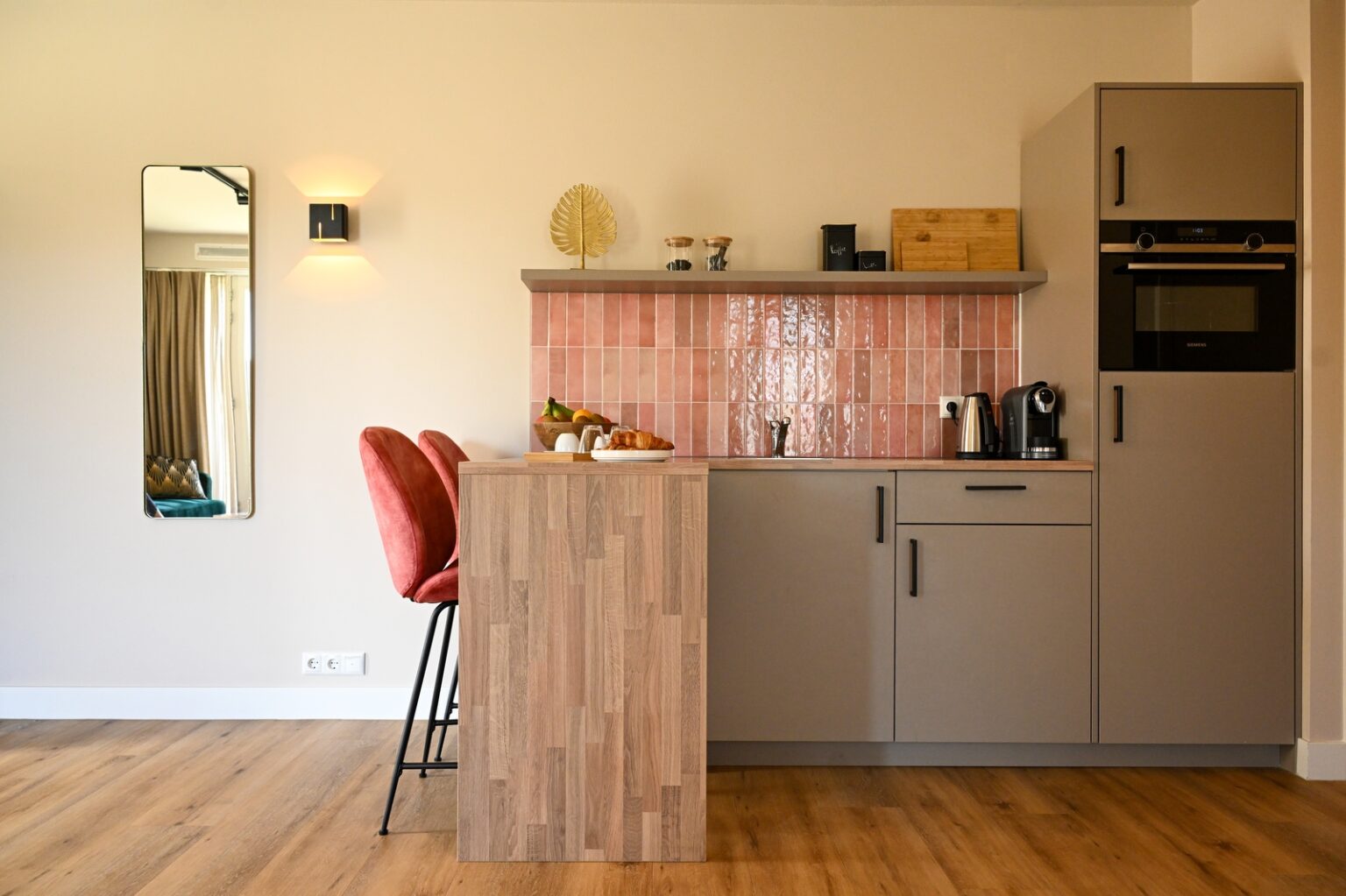 Kitchenette-eigenkeuken-suite-ruimte-hotelkamer