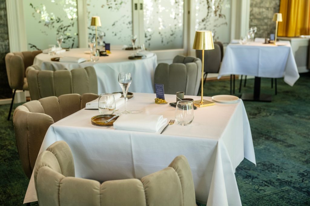 diner-serre-restaurant-opstelling-tafels